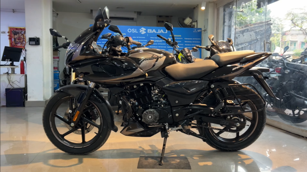 2026 New Bajaj Pulsar 220F