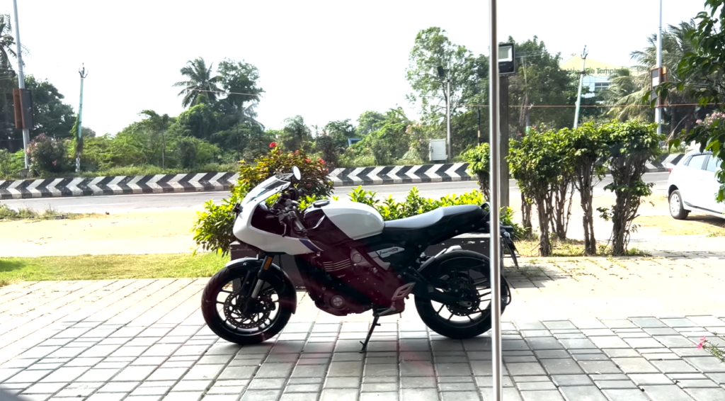 Triumph Thruxton 400