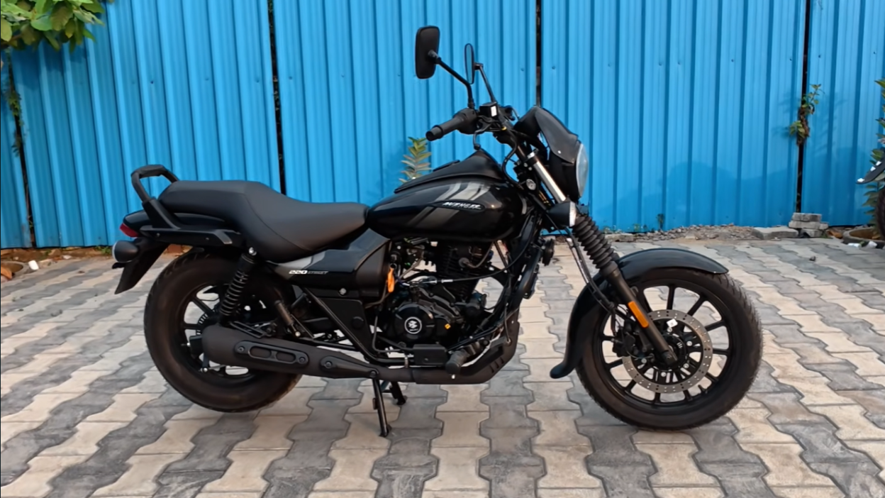 2026 Bajaj Avenger 220 Street